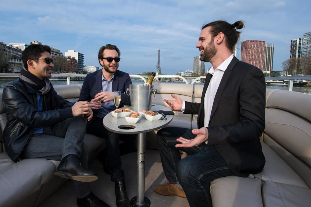 Paris Magique : Une Croisière au Cœur de l'Histoire et des Monuments Iconiques