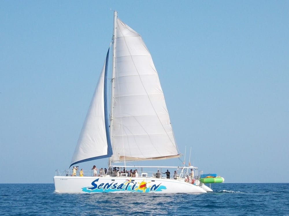 3-STÜNDIGE KATAMARAN-TOUR MIT SCHWIMMEN AUF HOHER SEE