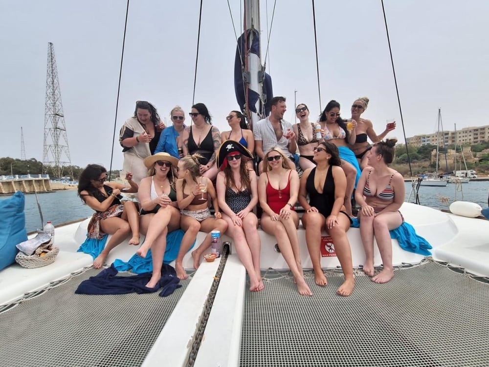 Sail & Celebrate: l'esperienza in catamarano definitiva per le occasioni speciali