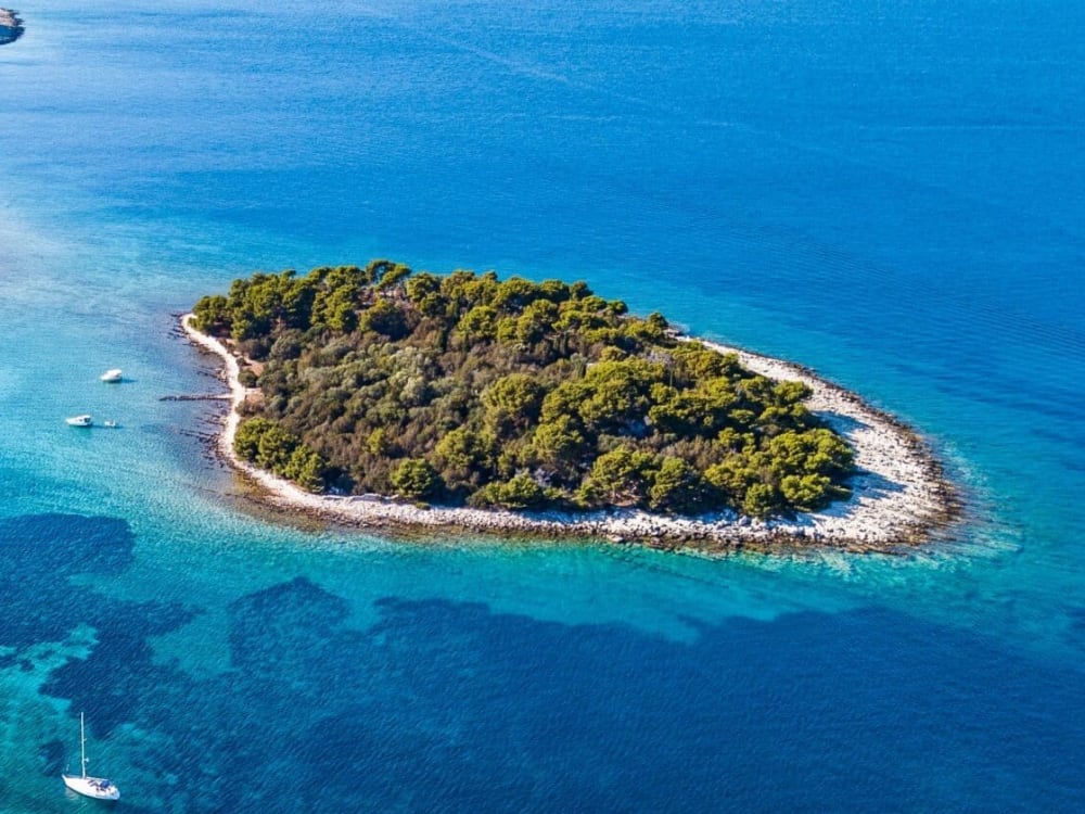 Avventura di un giorno intero in motoscafo alla Laguna Blu e all'isola di Šolta da Spalato