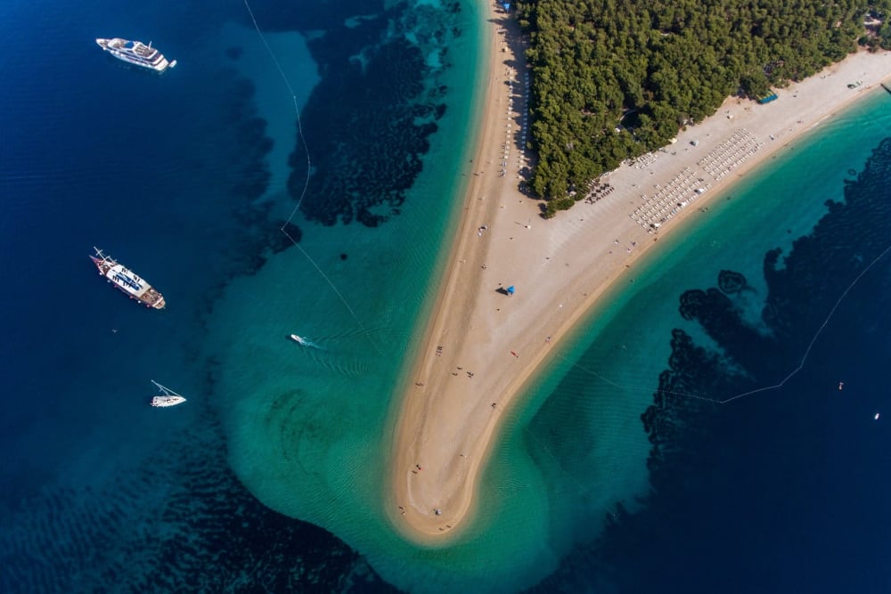 Scopri Bol, Zlatni Rat e Hvar: tour di 9 ore in motoscafo da Spalato