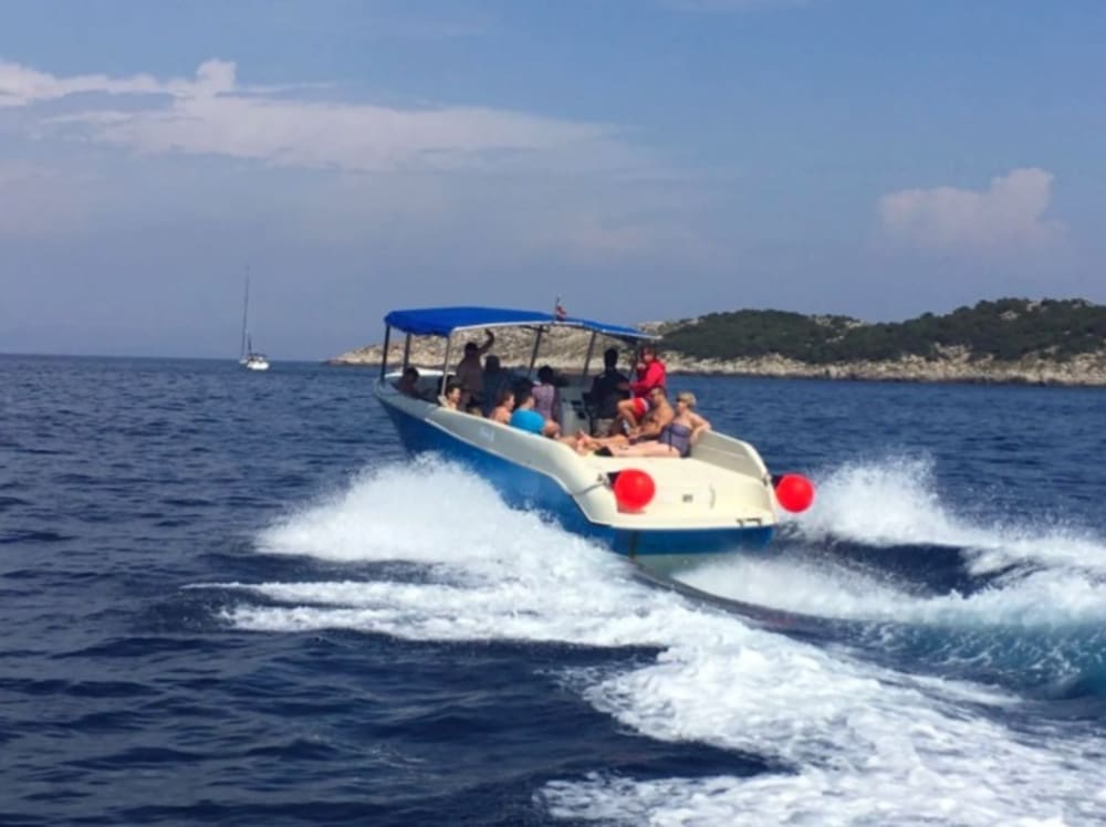 Half-Day Blue Lagoon & Šolta Escape