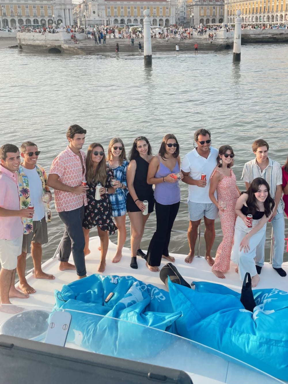 4h private catamaran tour in Lisbon