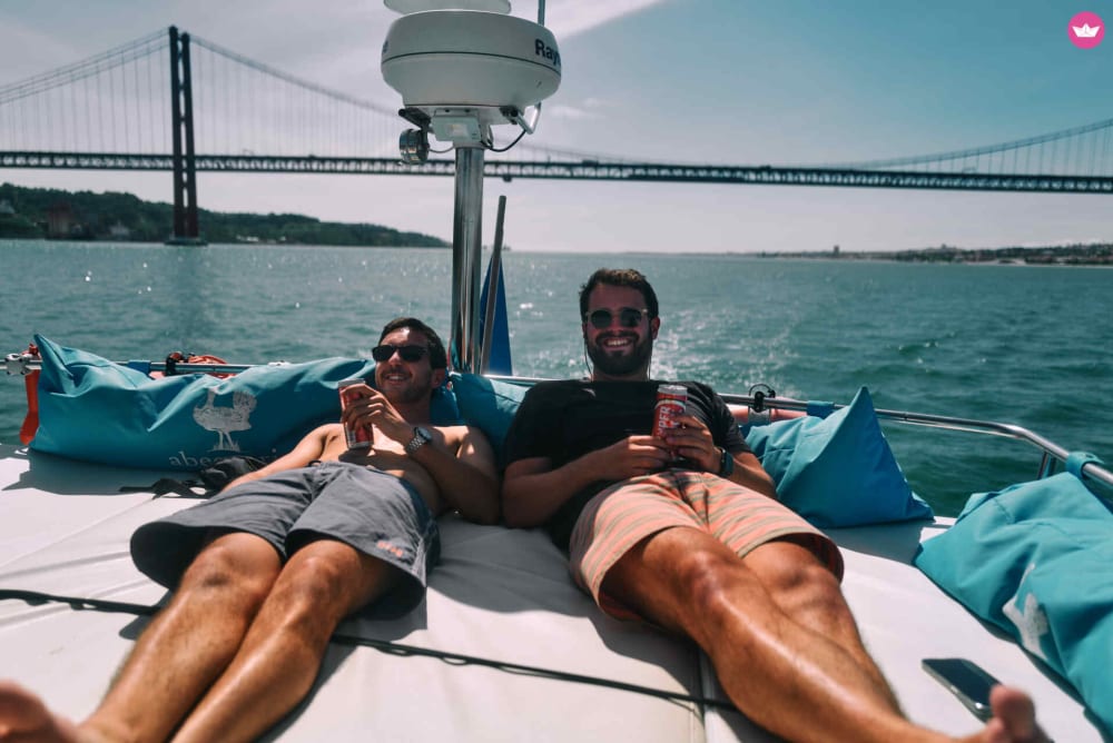 4h private catamaran tour in Lisbon