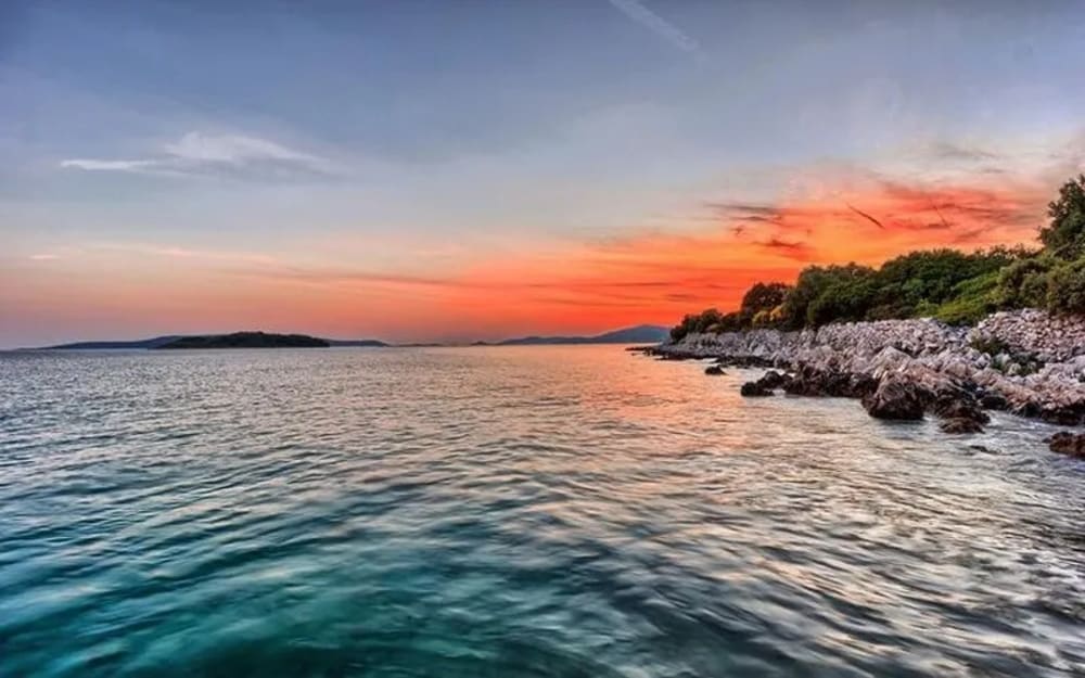 Sunset Escape: Aperitif & Golden Dive around Marjan