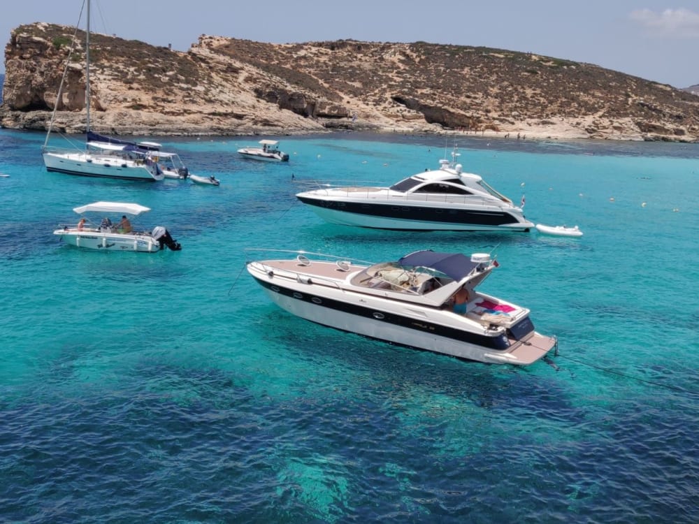 Halbtägiges Glück: Private Yacht nach Comino und darüber hinaus