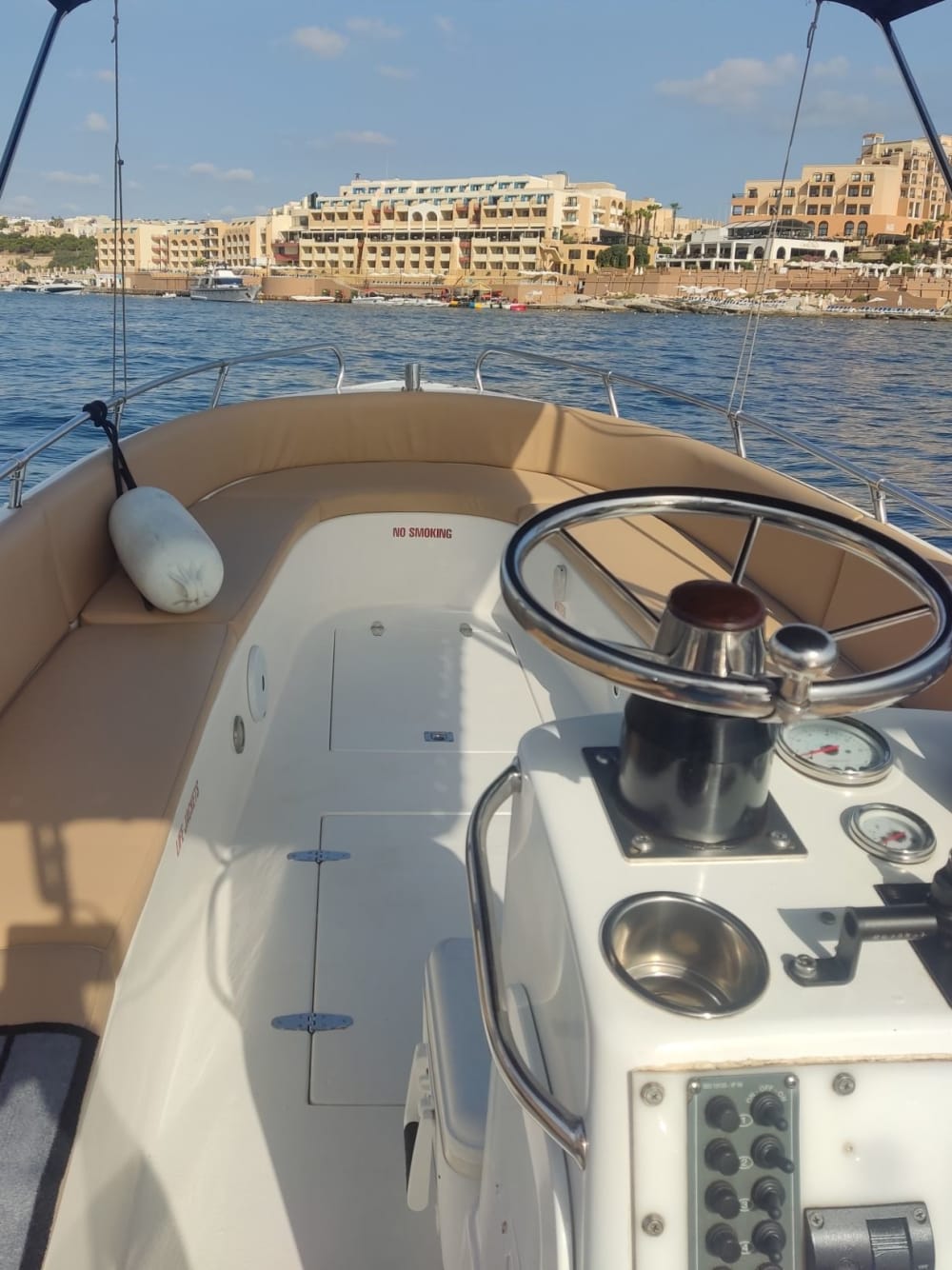 Avventura privata di 4 ore in motoscafo alla Laguna Blu di Comino con partenza da Sliema St. Julian's