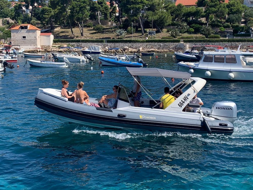 Joyas ocultas del Adriático: Cueva Azul, bahías secretas y maravillas costeras