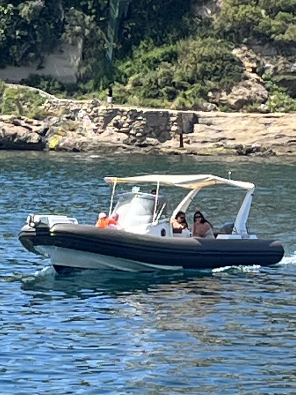 Cap sur les calanques du Frioul : une journée d’exception au départ de Marseille