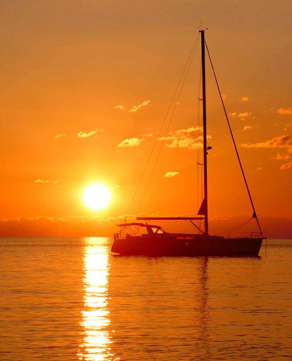 Sailing into Sunset: Μια εκλεπτυσμένη βραδινή κρουαζιέρα από τη Νάξο