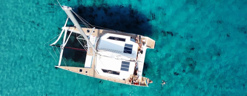 Segreti della vela: fuga di 5 ore in catamarano verso le coste nascoste della Grecia