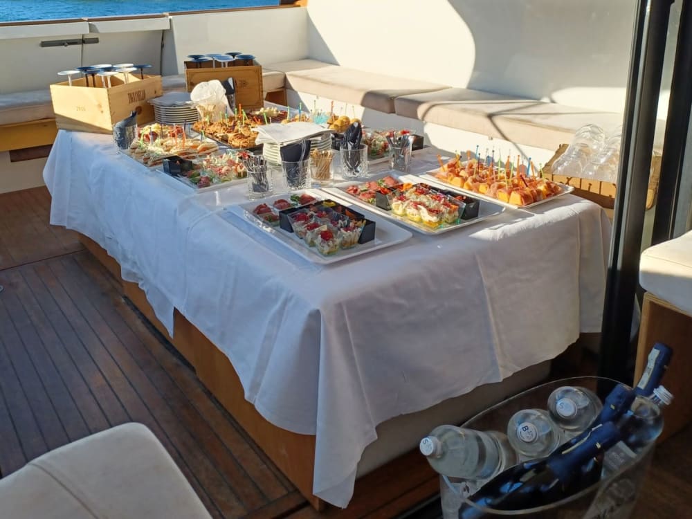 Insel-Party-Kreuzfahrt: Abenteuer auf den Borromäischen Inseln für Teambuilding und Feiern