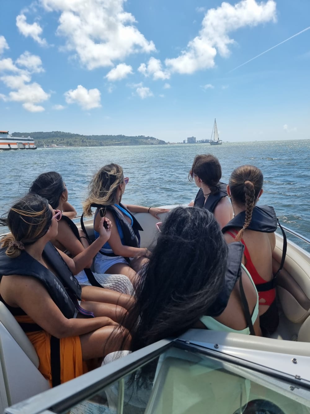 Lisbon Coastal Escape: Half-Day Cruise to Carcavelos