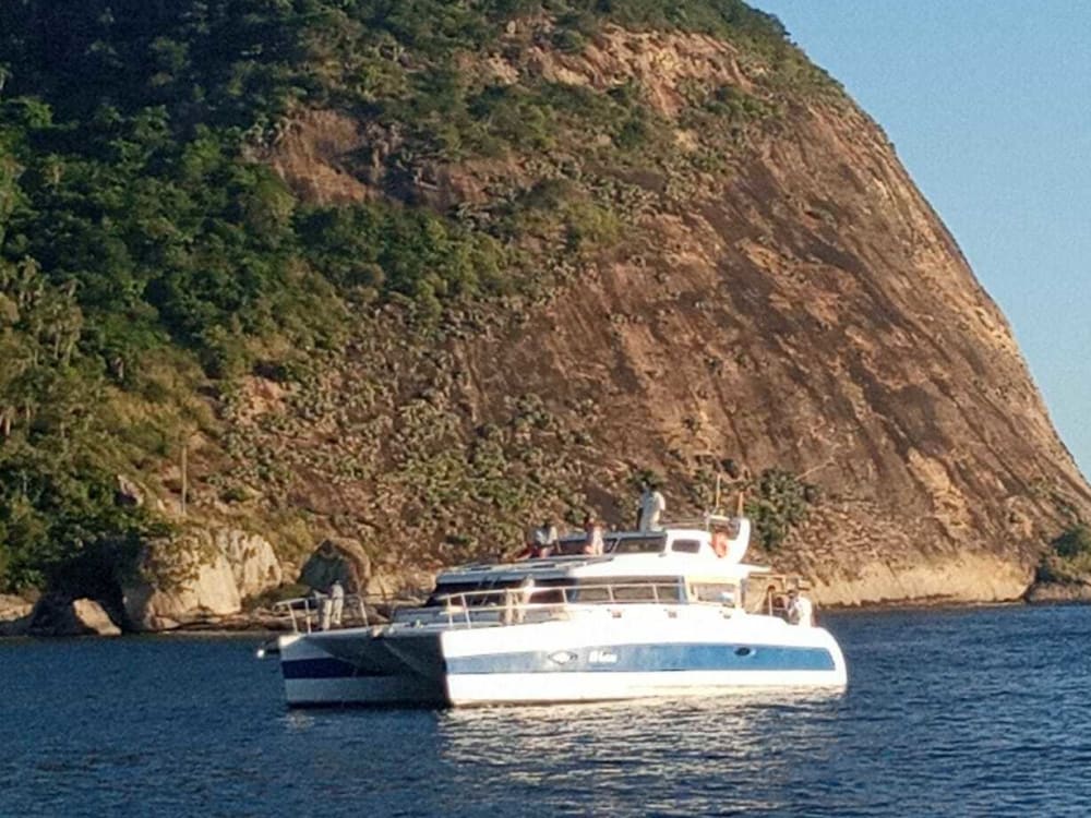 Fort & Bay Experience: Praia do Forte & Urca Private Bootstour