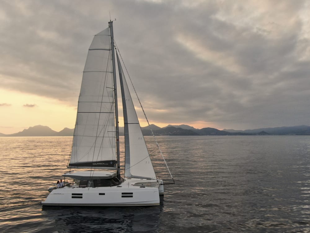 Croisière Magique en Catamaran : Entre Nature et Histoire sur la Côte Atlantique