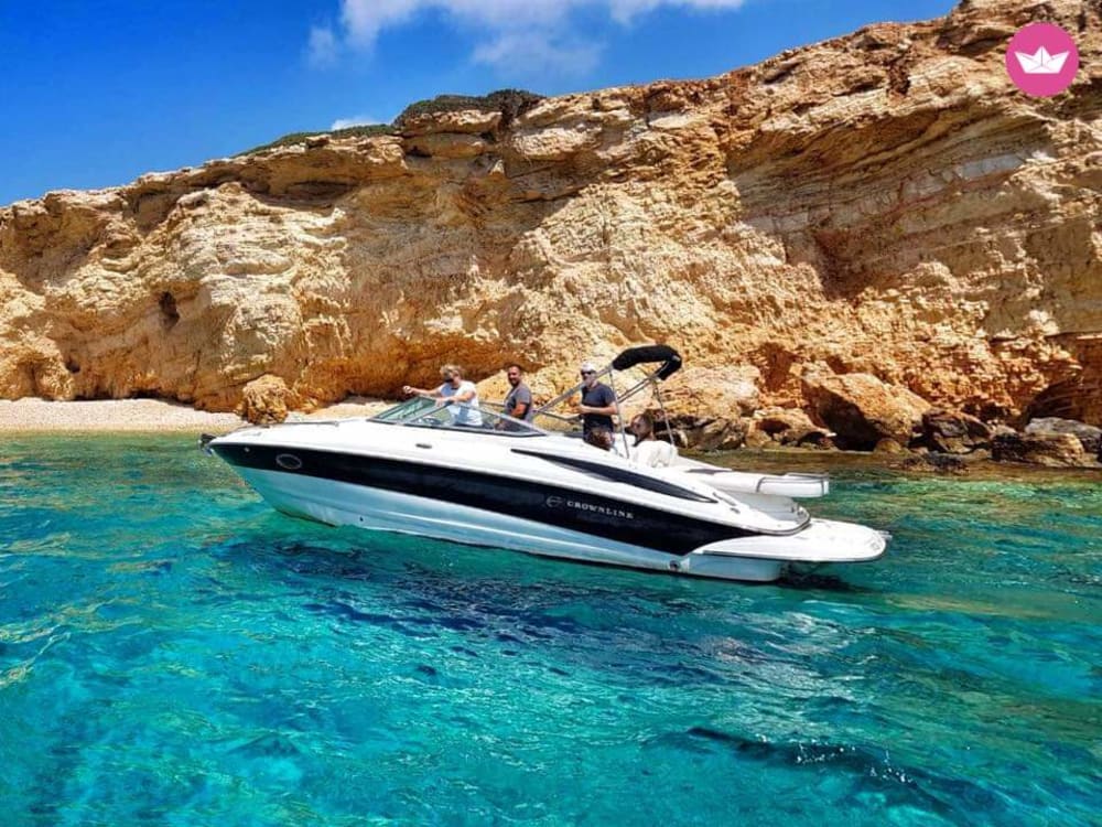 AKANTOU:Explore, Swim & Relax: Morning Private Speedboat Cruise around Santorini