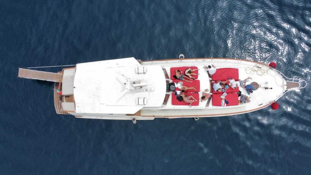 Taormina Bay Luxe Escape: una crociera di un giorno intero tra sole, mare e sapori siciliani