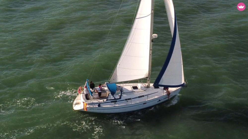 Murallas, La Caleta y más allá – Paseo en velero de 4 horas