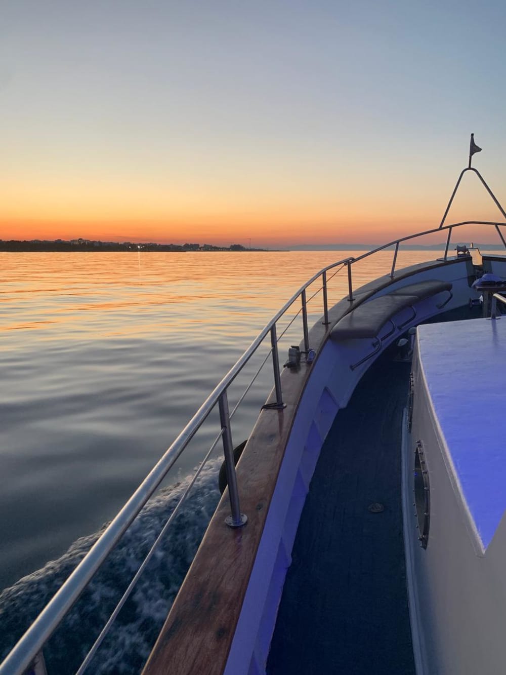 NOLEGGIO PRIVATO ALLA LAGUNA BLU DI PROTARAS
ATMOSFERA AL TRAMONTO
