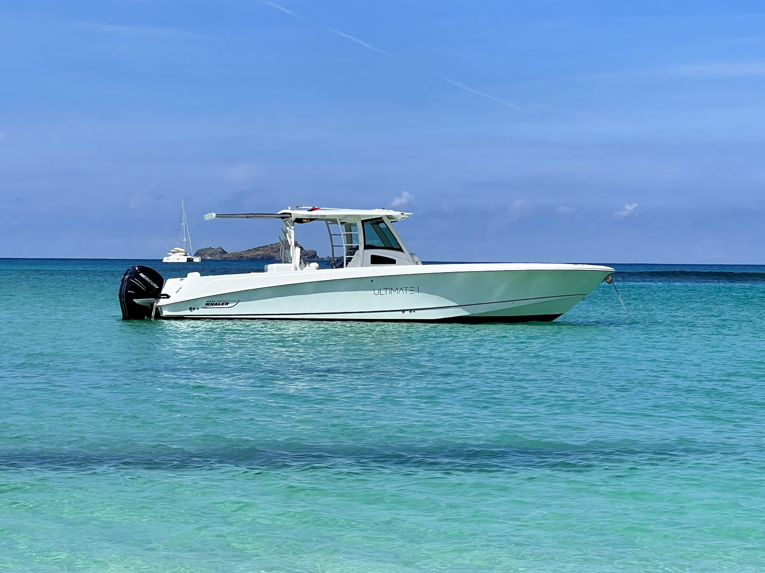 Privat båttur runt Sint Maarten på en motorbåt