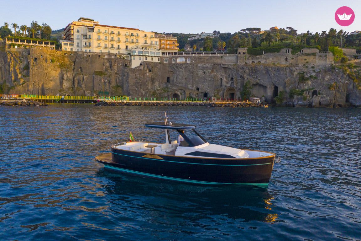 Ab Sorrent: Tagestour nach Capri, Amalfi und Positano mit dem Boot