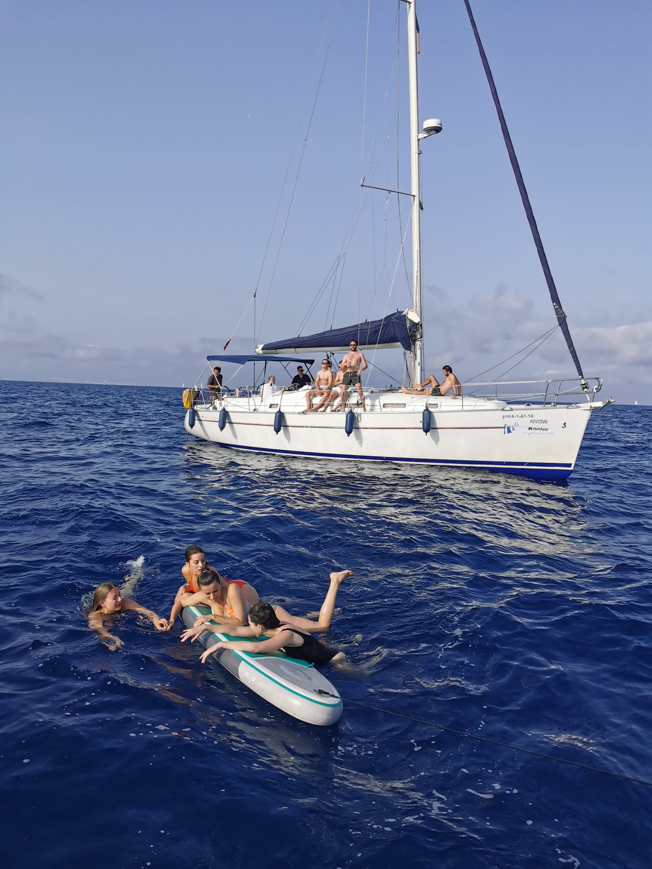 3h Sailing Adventure with Aperitif & Music - Barcelona