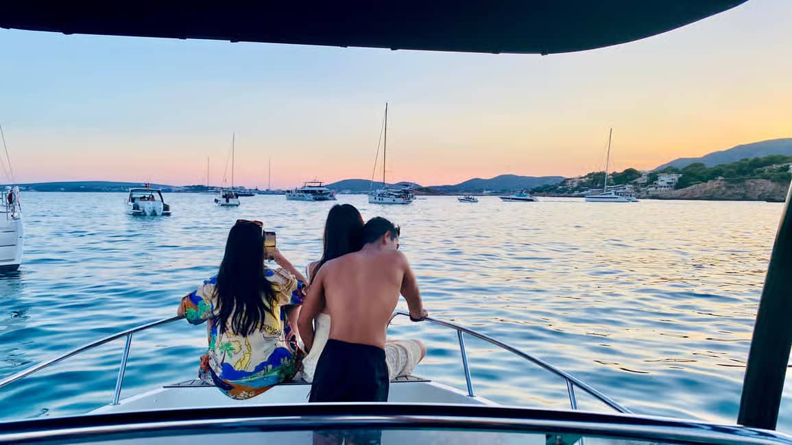 Cruzeiro privado ao pôr do sol na Baía de Palma