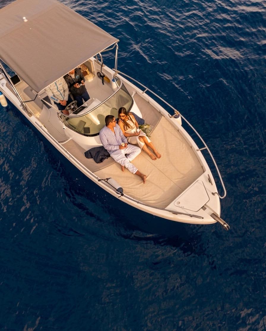 Crociera al tramonto a Capri: 2 ore di magia in mare