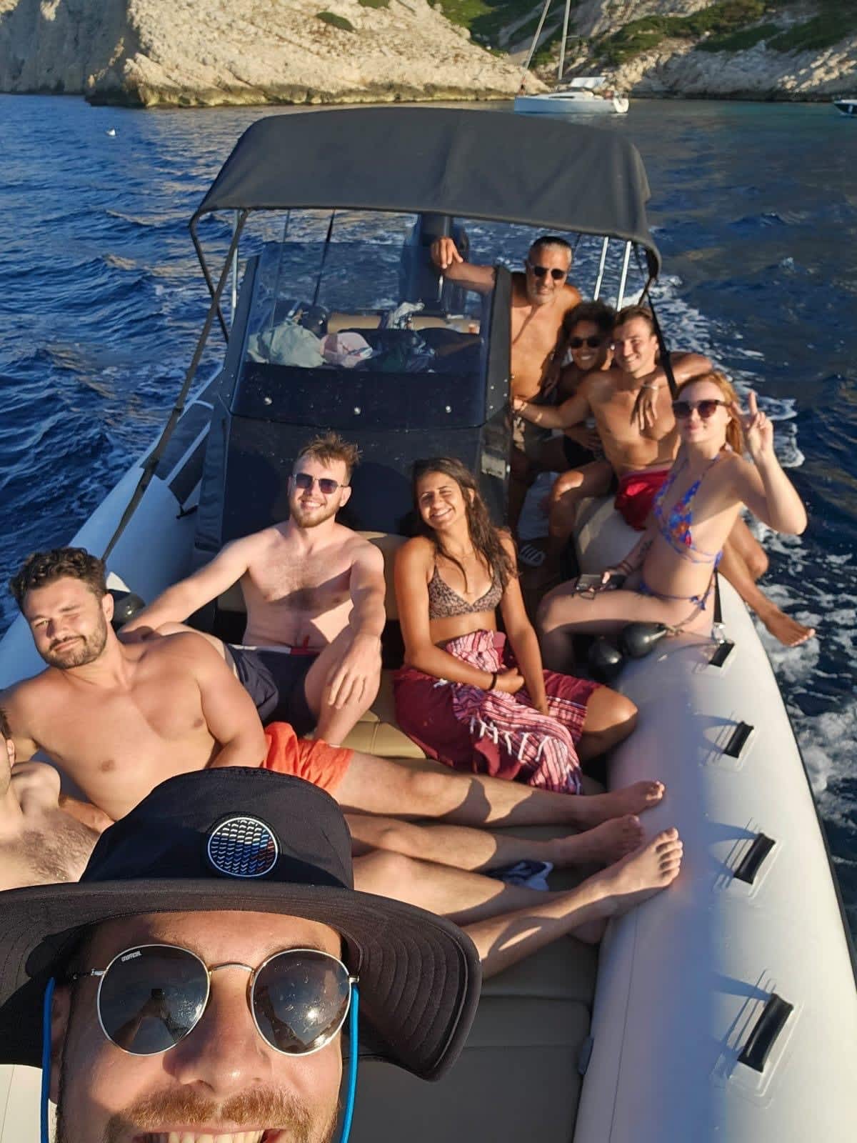 Scopri le coste di Marsiglia: un'escursione di un'intera giornata a bordo di un motoscafo.