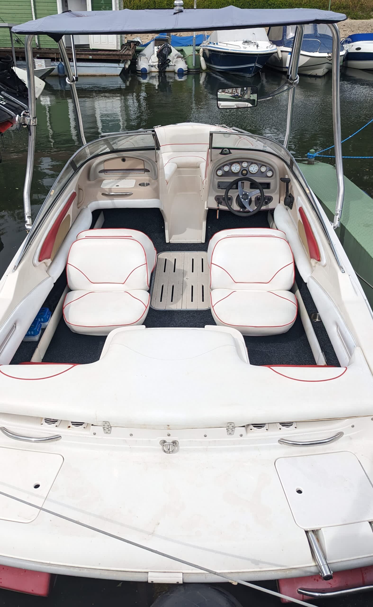 Ihr privates Motorboot für einen Tag rund um Mainz