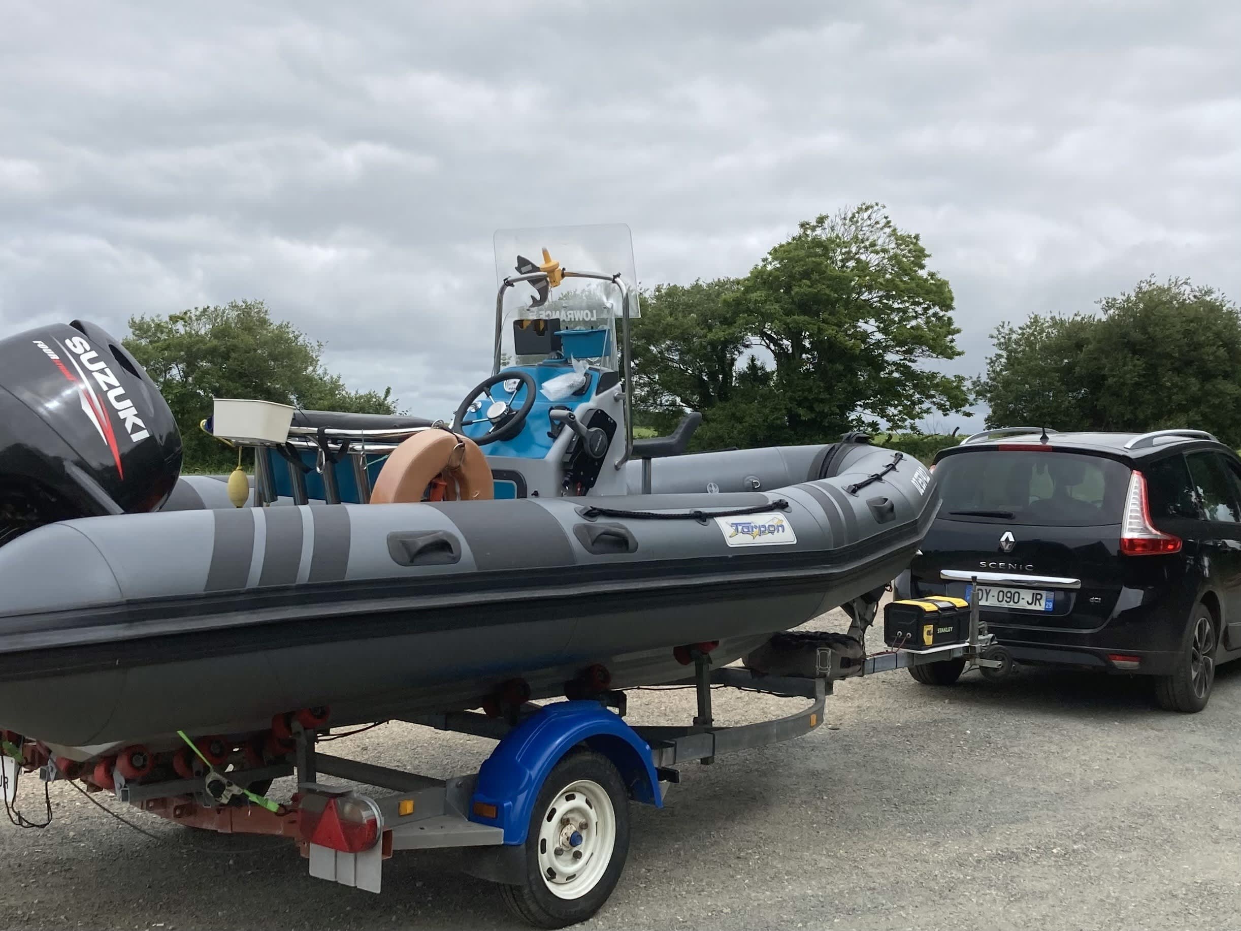 Rent a motorboat for 4h of fun