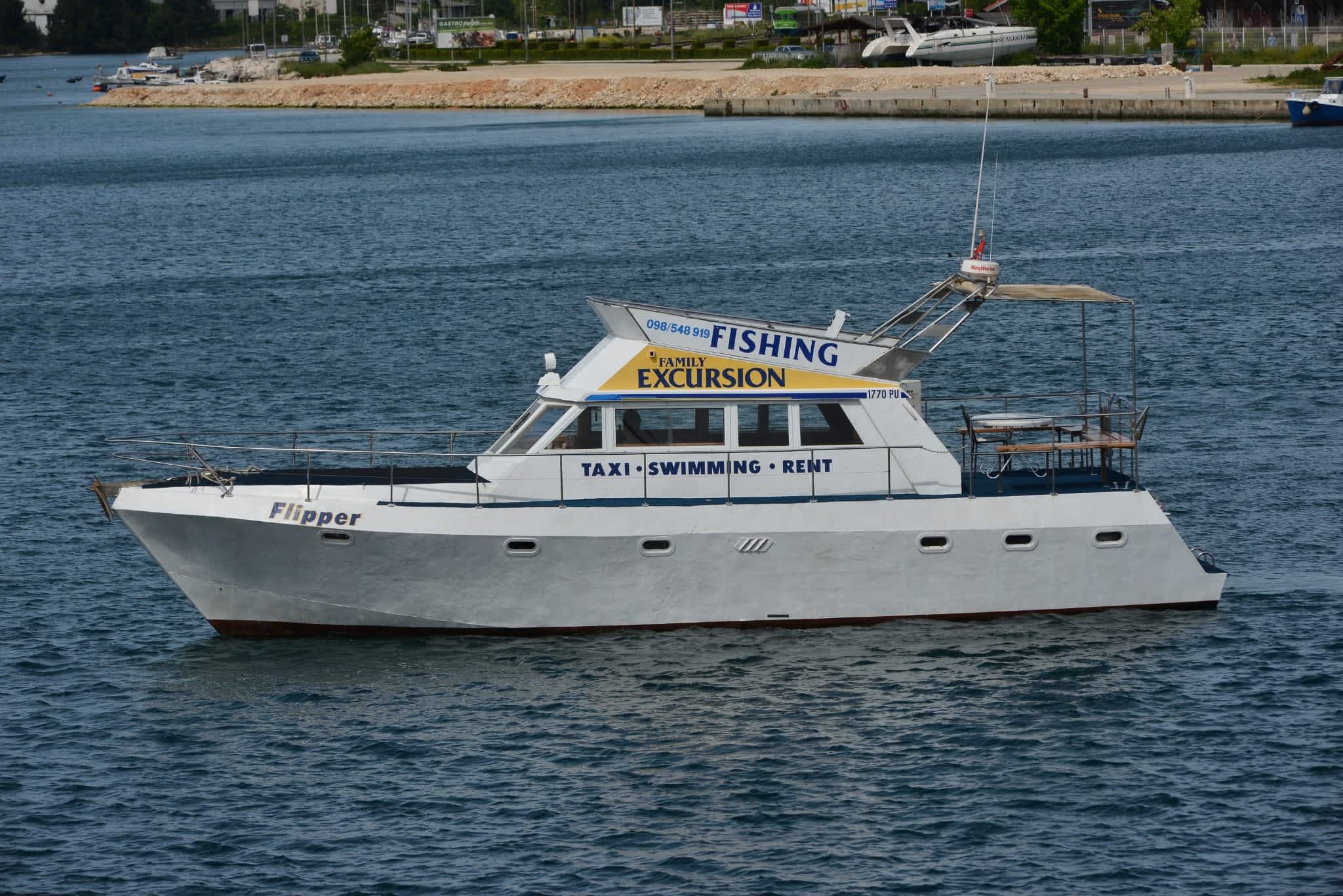 Private 3-stündige Delfin- und Weintour bei Sonnenuntergang