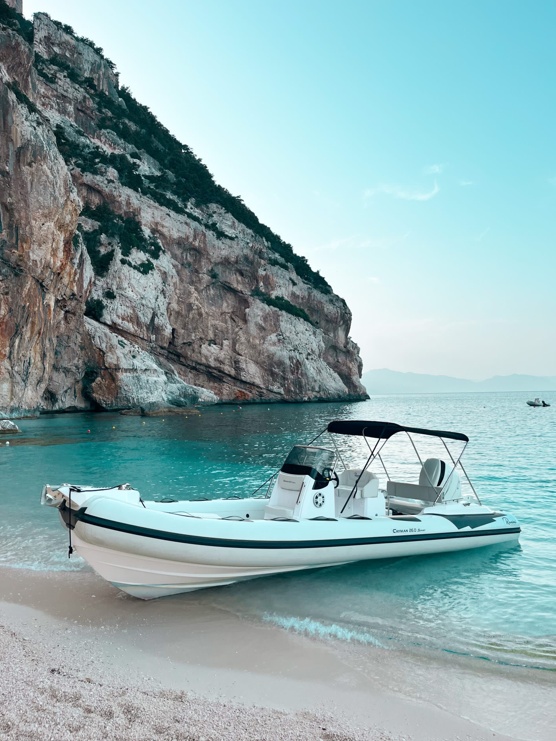 Ιδιωτική εκδρομή με σκάφος γύρω από το Baunei με μηχανοκίνητο σκάφος