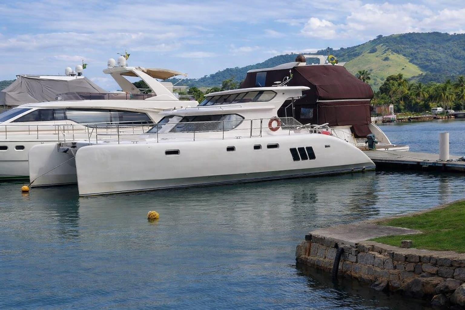 Passeio de catamarã de 9 horas até Ilha Grande – Lagoa Azul e praias escondidas