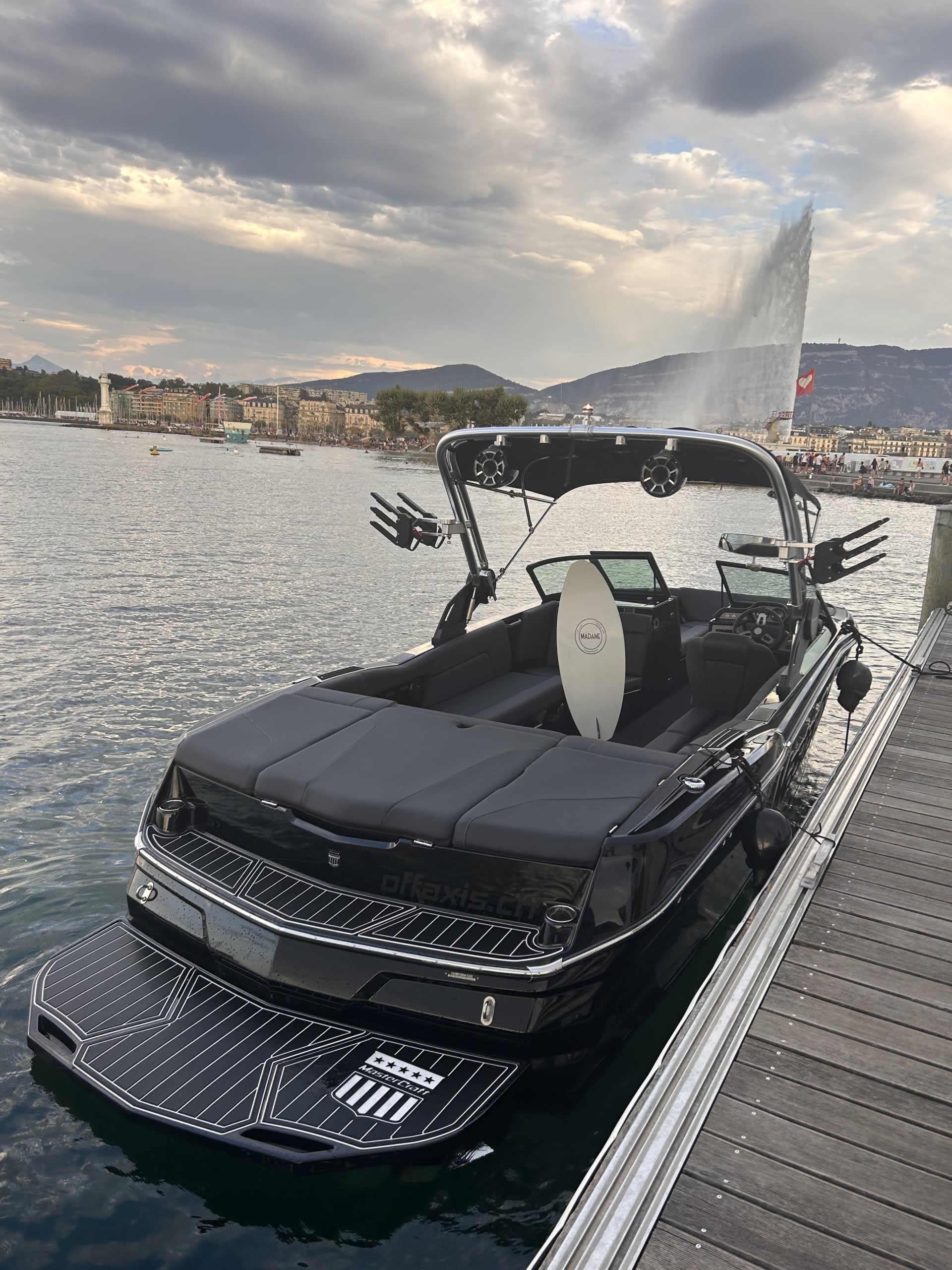 Relax on a 3h45 boat trip in Geneva