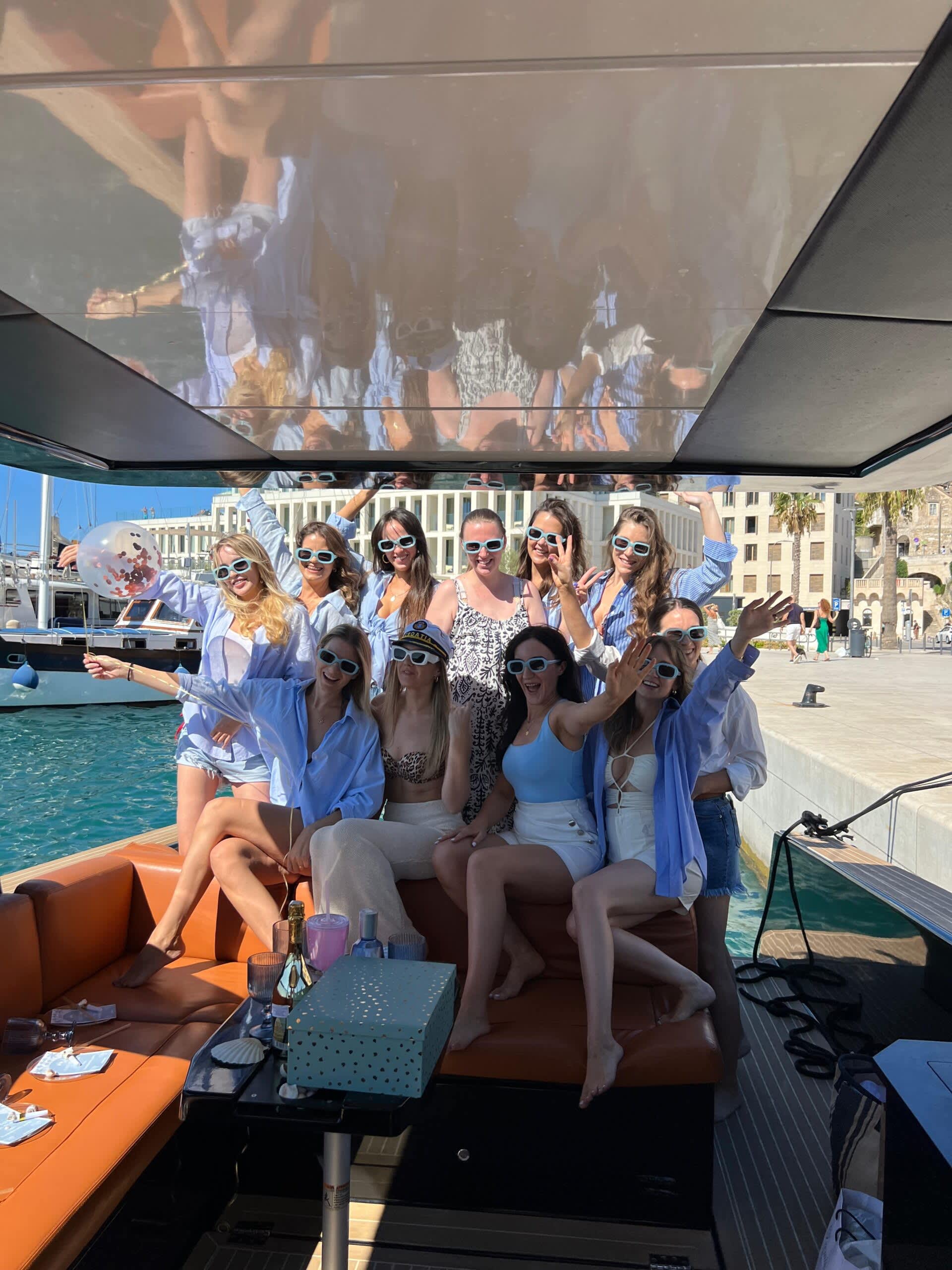 Avslöja Magic Hvar, Pakleniöarna och Brač - hel dag på en motorbåt