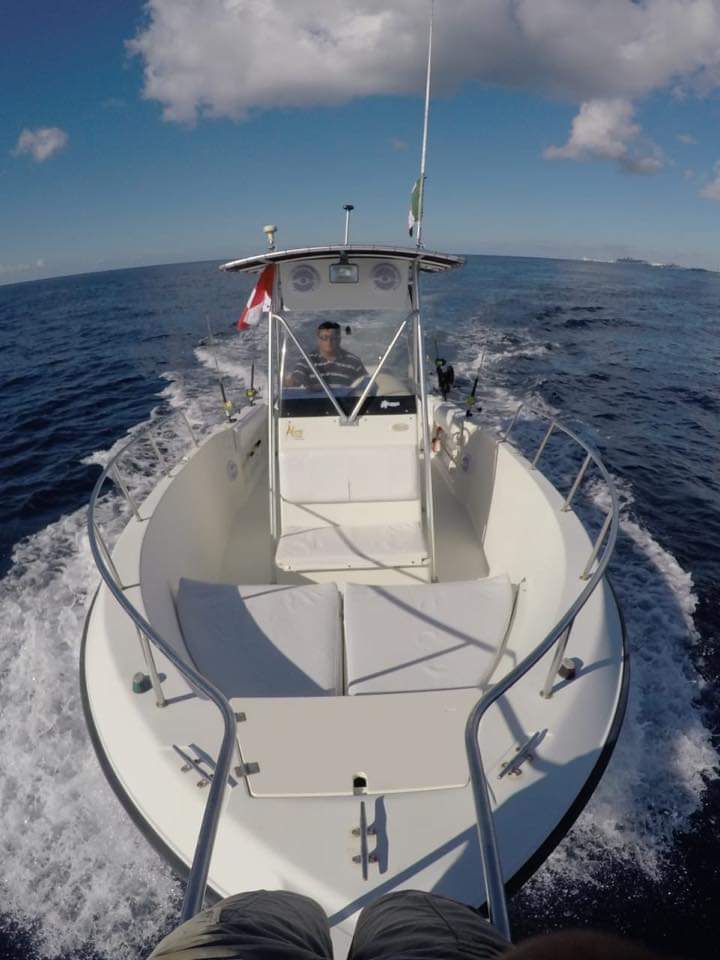 Sea, Love & Sun: A full day of emotions on a motorboat