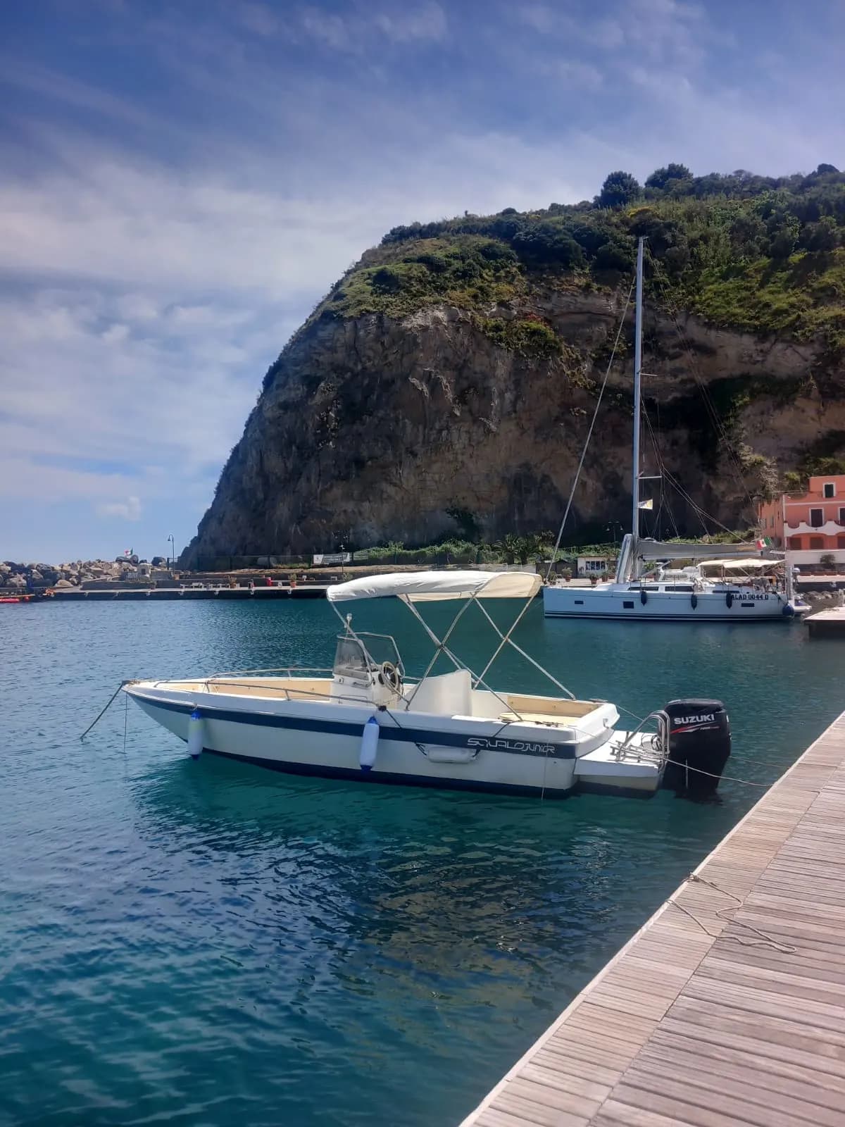 En båttur från Posillipo till Nisida, utforskar myter och legender.