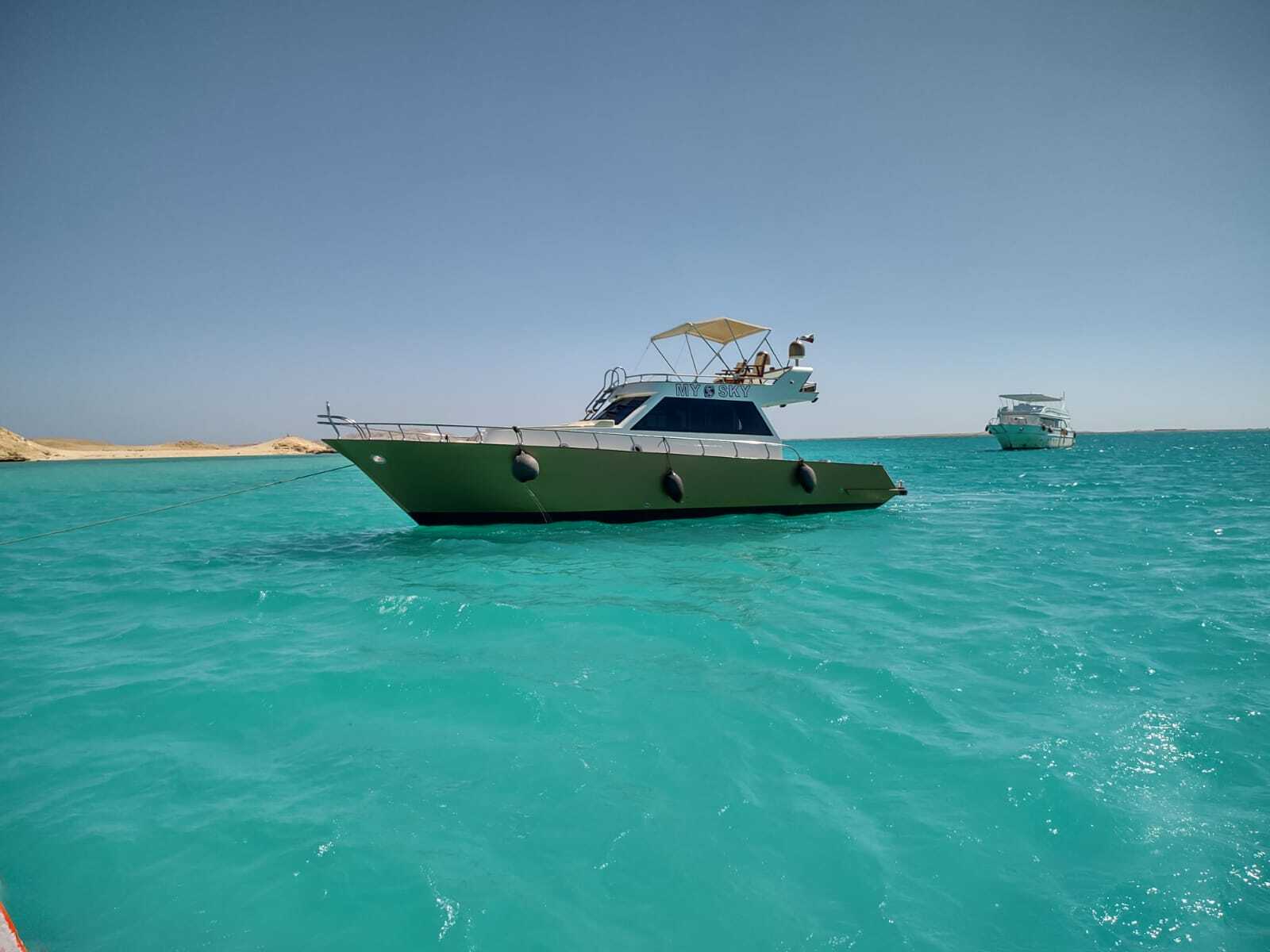 Full-day motorboat rental in Hurghada