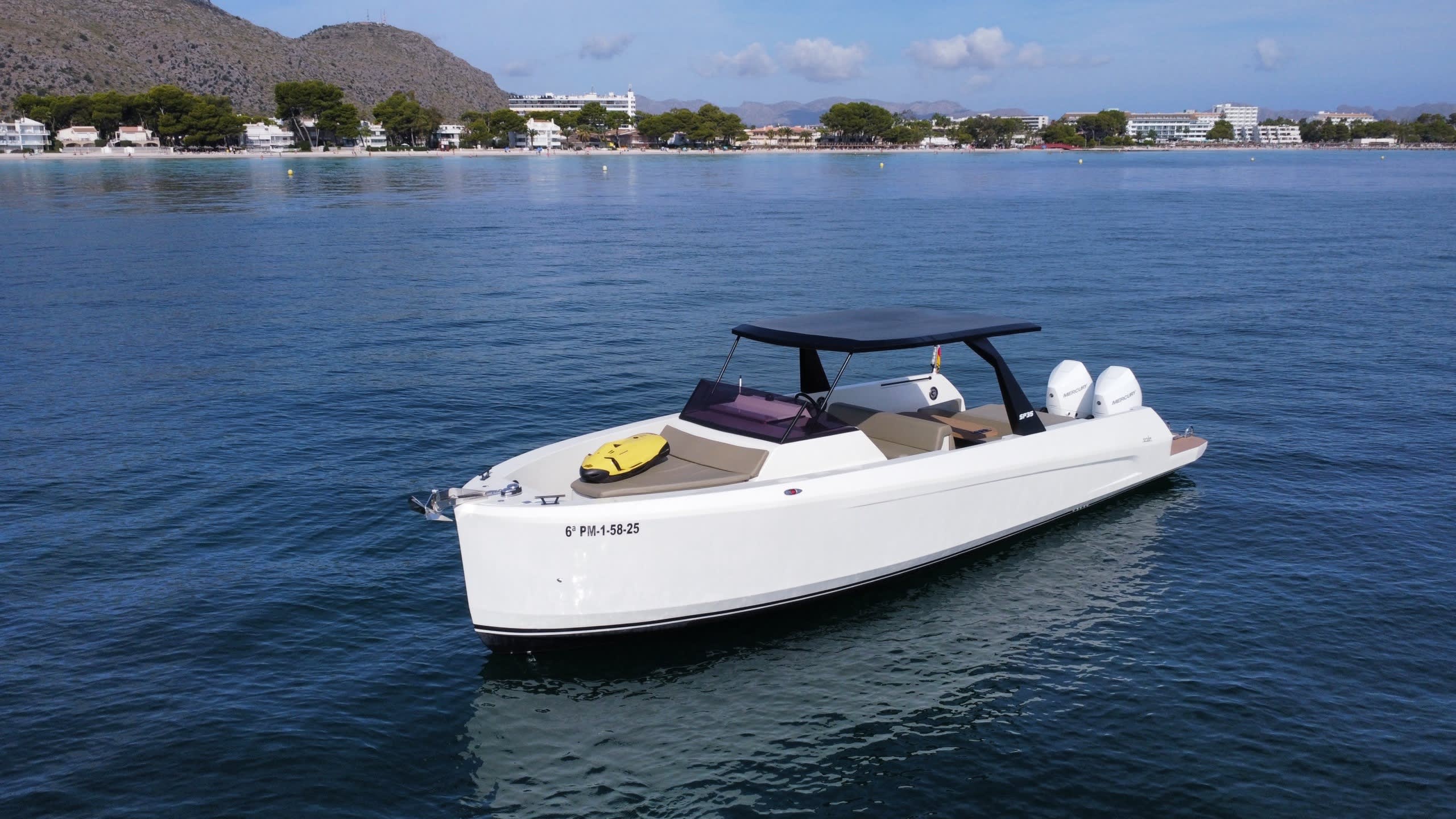 Spend 6h on the warm waters of Port d'Alcúdia