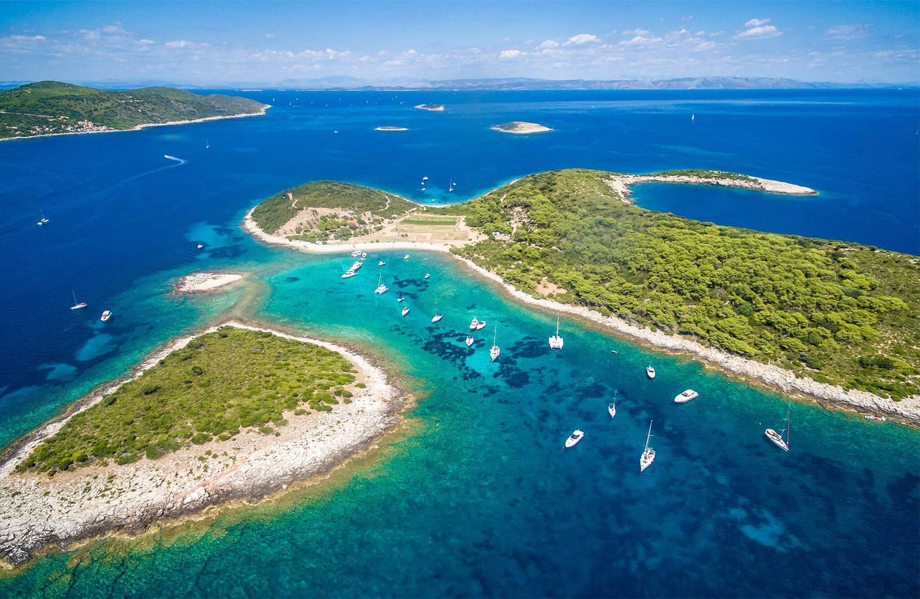 Περιήγηση με πολυτελές σκάφος "Bay by Bay" all inclusive στην Colnago 35