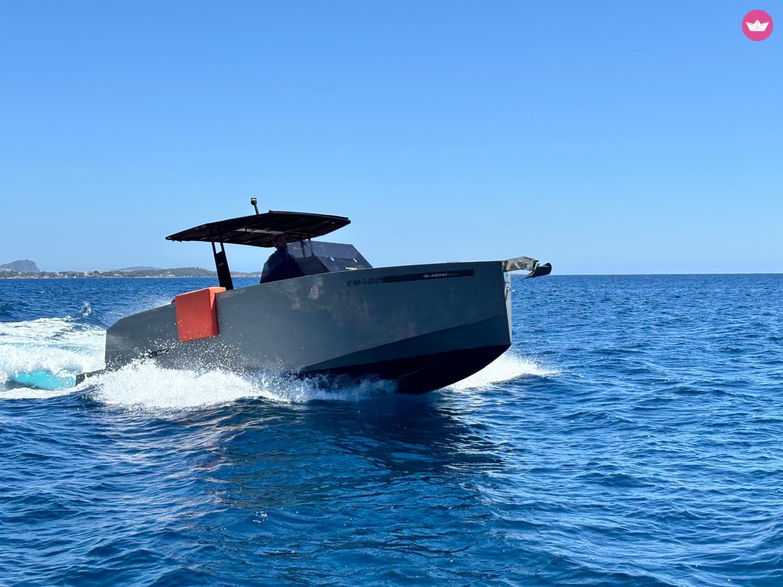 Descubra as Ilhas Baleares: um passeio de barco entre Ibiza e Formentera