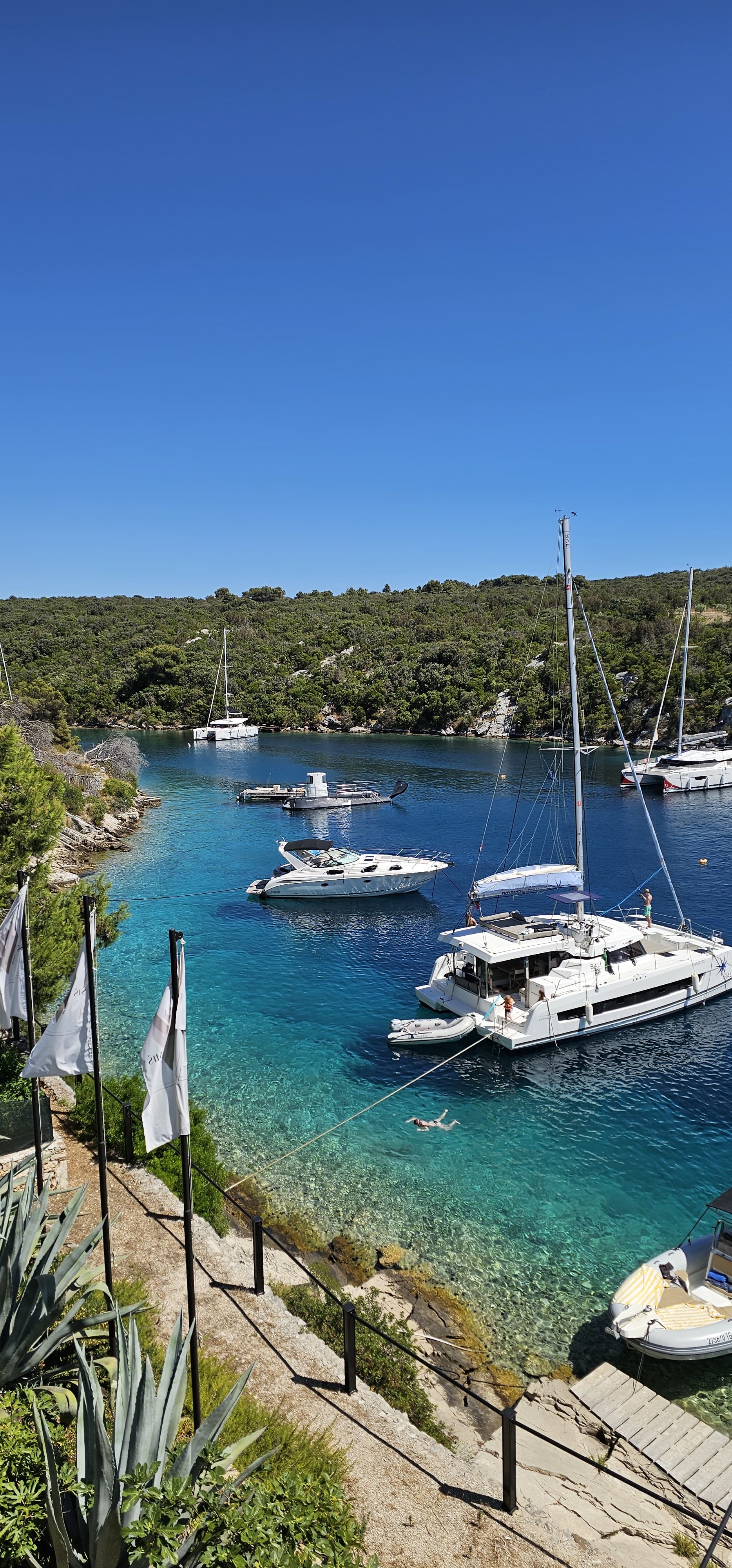 Excursão privada de dia inteiro pelas 4 ilhas: Explore Solta, Ilhas Pakleni, Hvar e Brac.