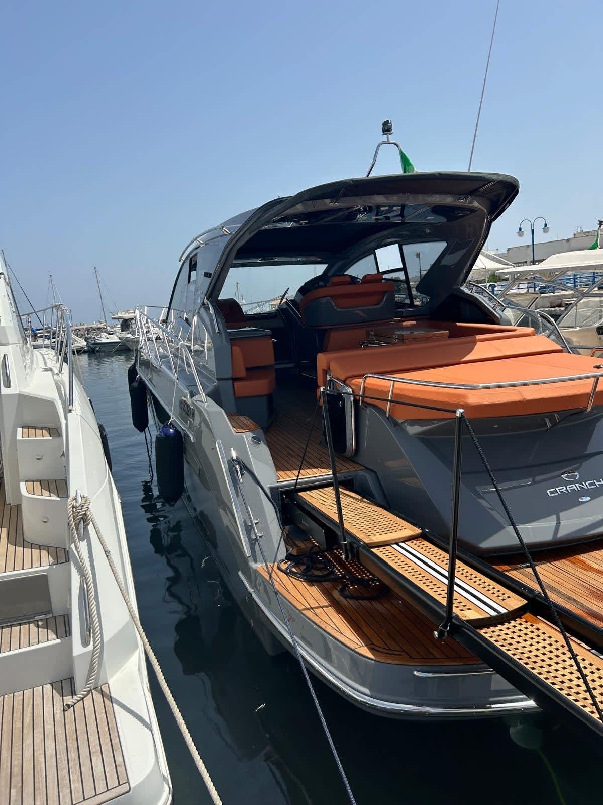 Découvrez Monopoli en bateau à moteur pendant 9 heures