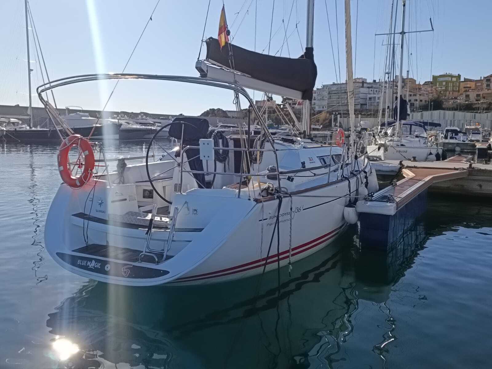 10 uur zeilen langs de kust van Boiro