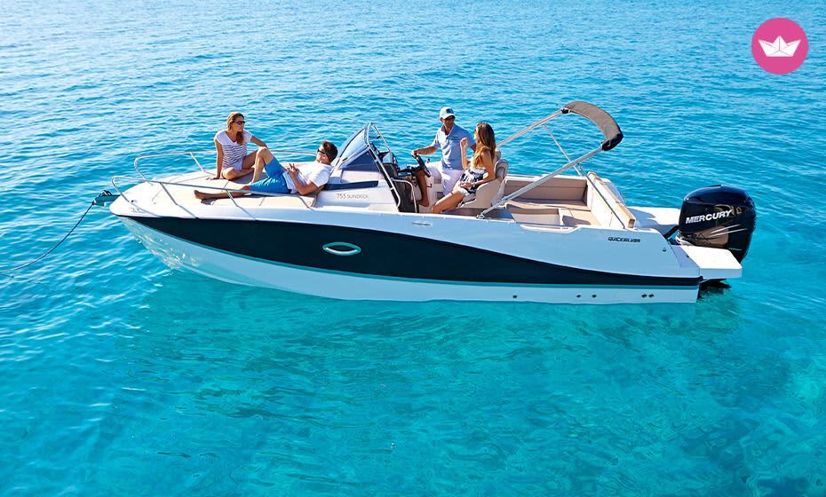 Discover Marseille on a motorboat for 9h