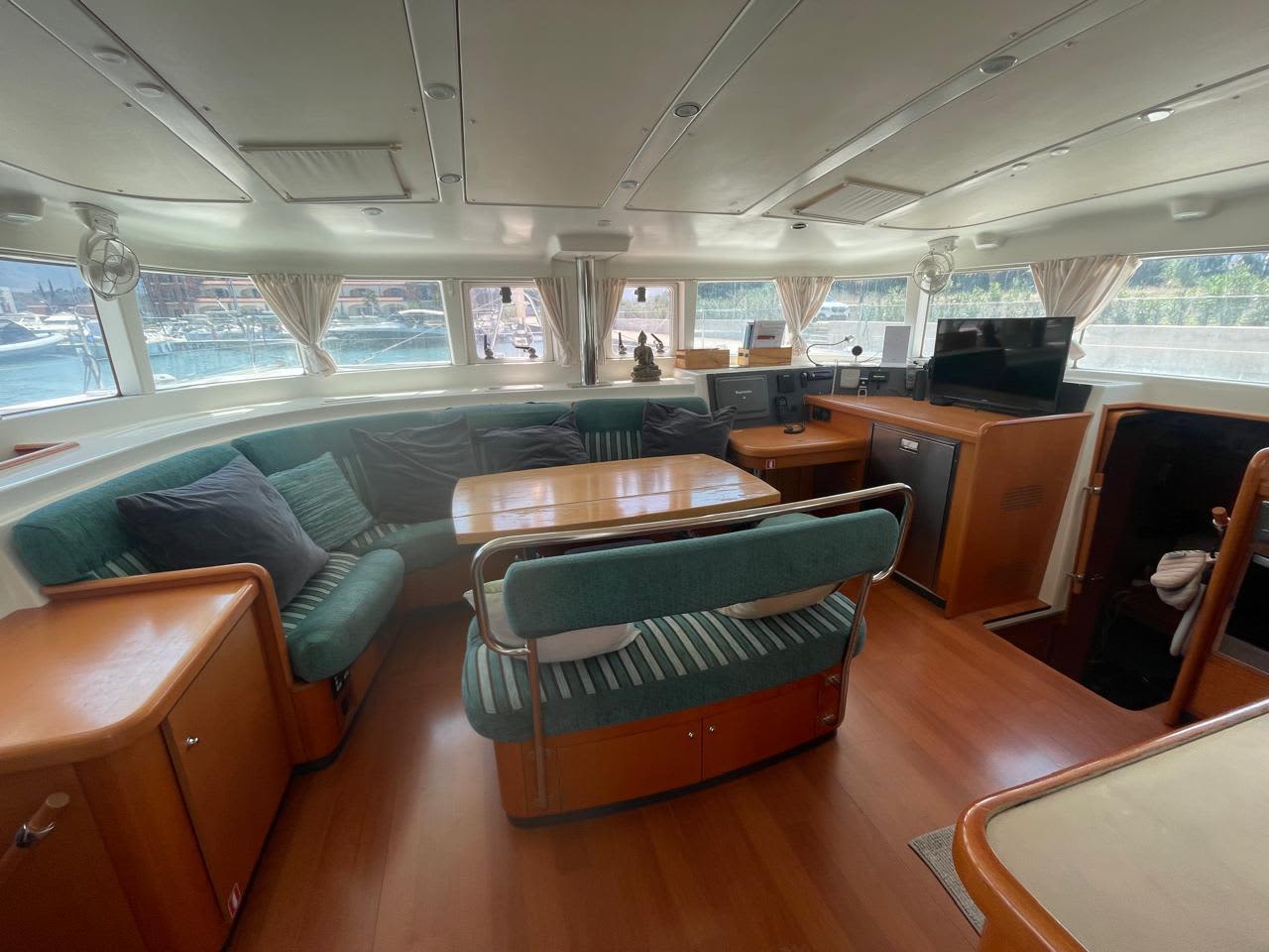 9 heures de navigation le long de la côte de Vlorë