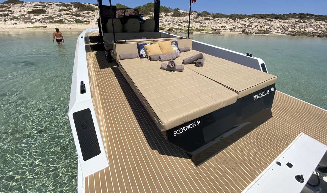 Twój prywatny dzień na morzu: odkryj ukryte zatoczki i żegluj wzdłuż Złotego Wybrzeża