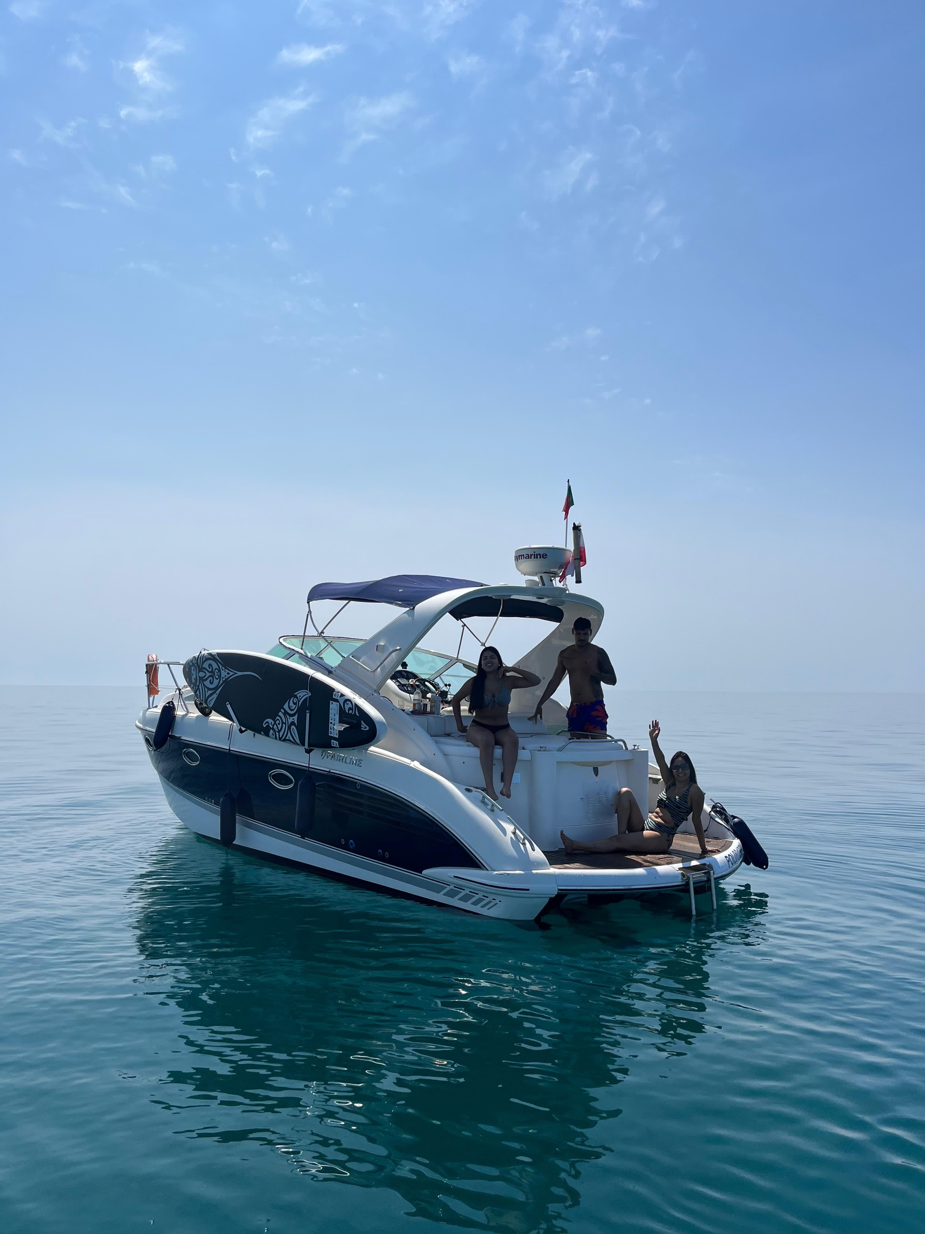 Primeira Luz na Água – Cruzeiro ao Nascer do Sol saindo de Lagos
