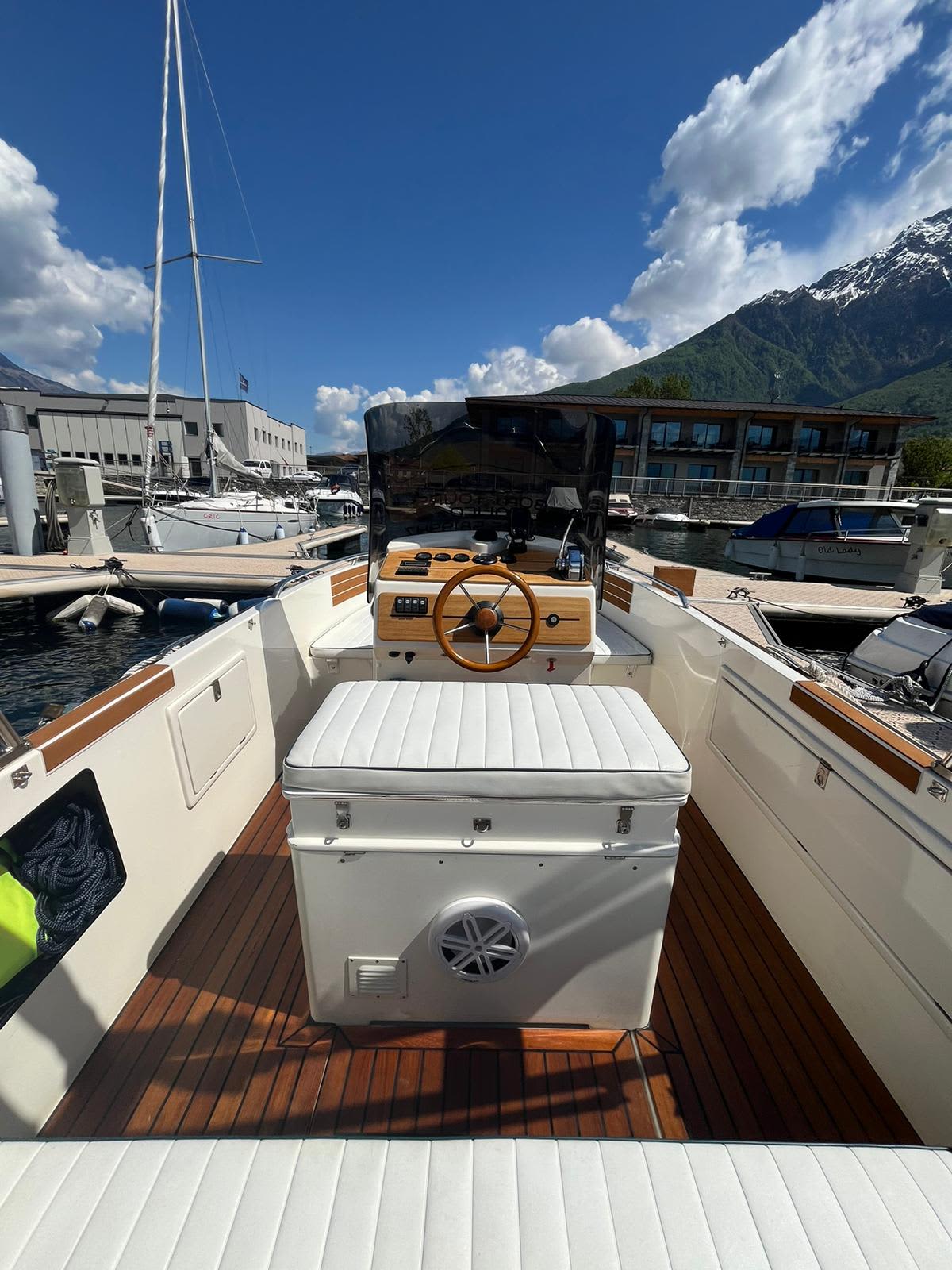 Private Boat Tour from Colico – 4h between Villages, Nature and Relaxation